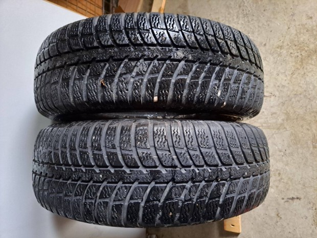2db 195/65 R15 Kumho Téli gumi eladó!! ára! 4000Ft/db Állapota: 4-5mm