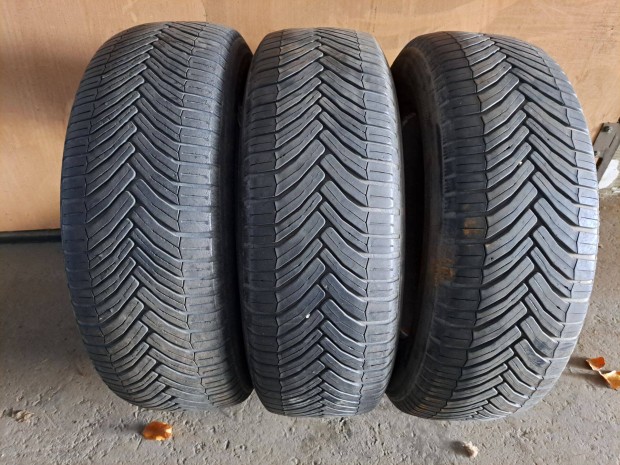 2db+1db k�l�n is elvihet� 195/65 R15 Michelin Crossclimate N�gy�vszako