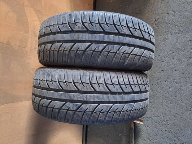 2db 205/50 R17 Toyo Snowprox Téli gumi eladó!! ára 10000Ft/db