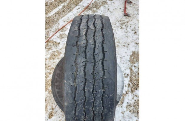 2db 205/75 r17.5 kormnyzott gumi 25 000 Ft/db