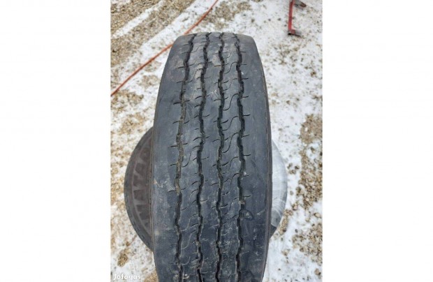 2db 205/75r17.5 kormányzott 25 000 Ft/db