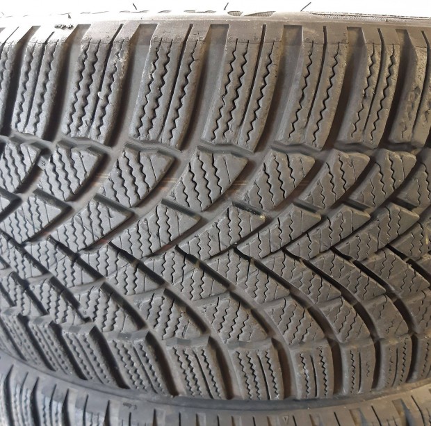 2db 215/45R18 93V Bridgestone LM005 tligumi