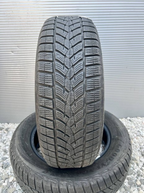 2db 215/65 R17 215/65R17 215/65/17 215/65x17 téli gumi