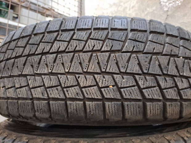 2db 215/70 R16 Bridgestone Blizzak DM-V1 Téli gumi eladó!!!