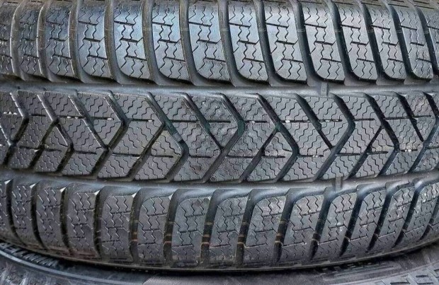 2db 225/40 r19 Pirelli tli 2016 6.5- 7mm, 20000ft/db