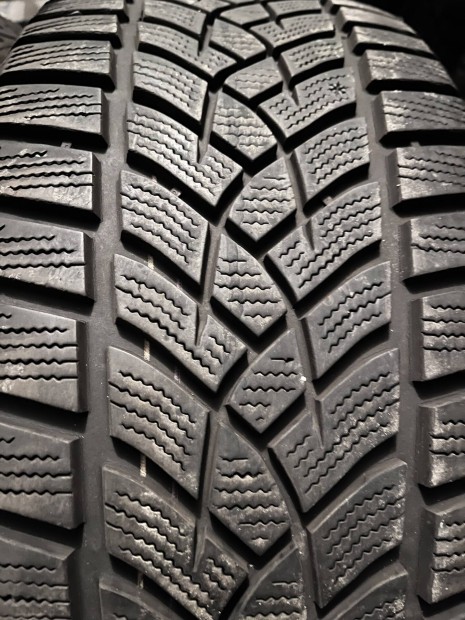 2db 225/55r17 Goodyear tli