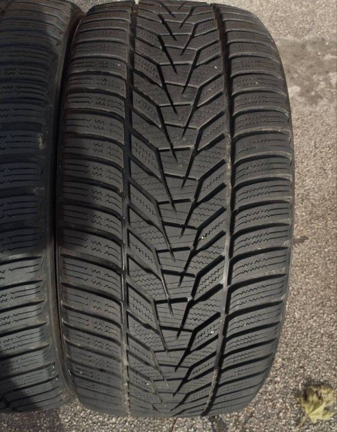 2db 235/35 19 Hankook téli gumi r19 " dot23