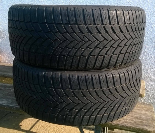 2db 235/45R18-as Bridgestone téli gumi eladó