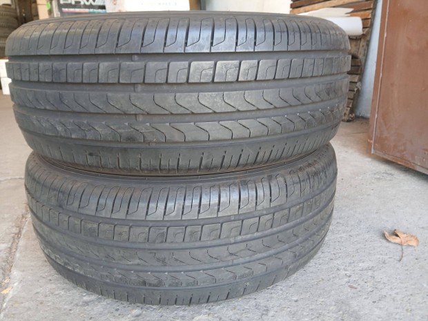 2db 235/60 R18 Pirelli nyri gumi 6mm-es 235/60R18 18