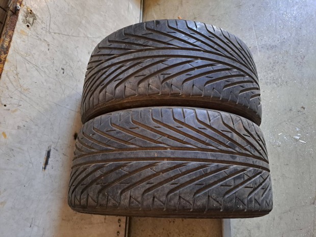 2db 245/40 R18 Triangle (Peremvédős) nyári gumi eladó! ára! 12500Ft/db