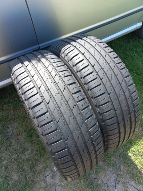 2db 80%-os Nokian 225/65 R17 nyri gumi