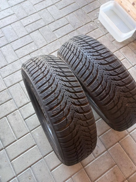 2db 90%-os 175/65 R14 Kumho téli gumi