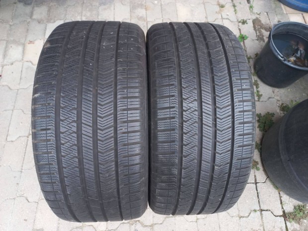 2db 90%-os 255/35 R19 Vredestein 4 évszakos gumi