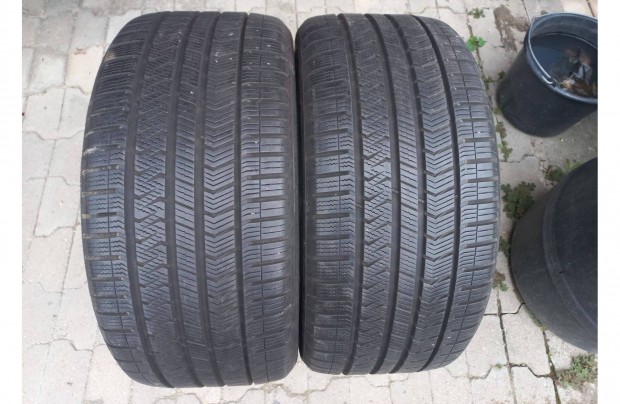 2db 90%-os 255/35 R19 Vredestein 4 évszakos gumi