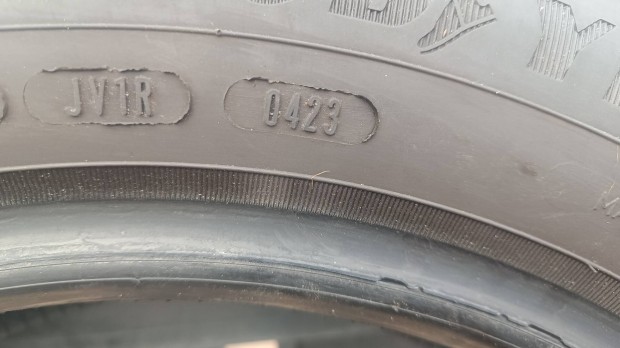 2db Goodyear negyevszakos gumi 