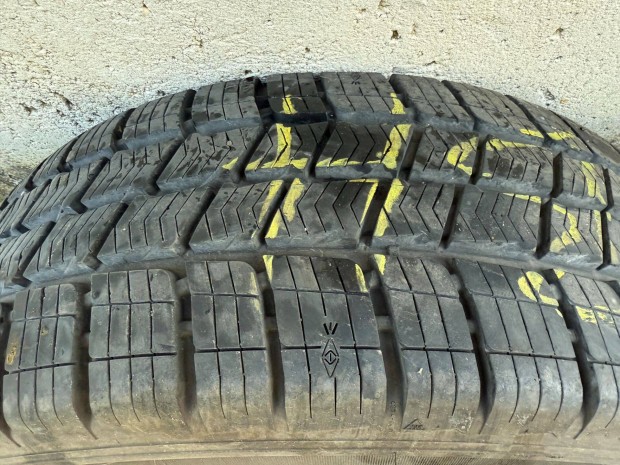 2db Használt téligumi 225/70 R15 C apollo