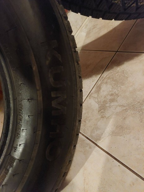 2db Kumho 235/65 R 17 108H eladó SUV-re 2021 évi 19.heti gyártás