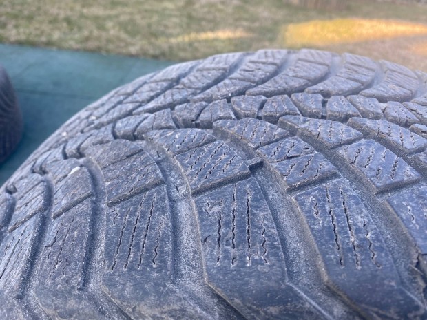 2db Kumho Tli gumi 255/40 R19, 6mm