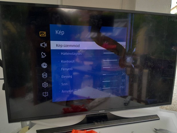 2db Samsung t�r�tt, kijelz� hib�s smart tv UE43j5500 UE40JU6470u