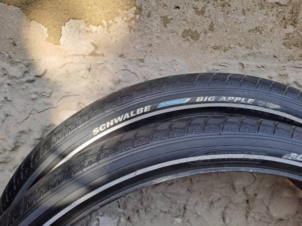 2db Schwalbe Big Apple 26x60-as belsvel 