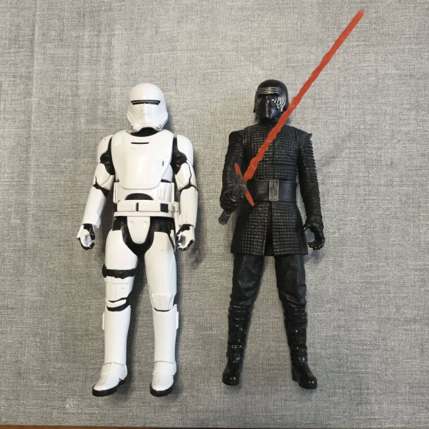 2db Star-Wars 28cm magas figura