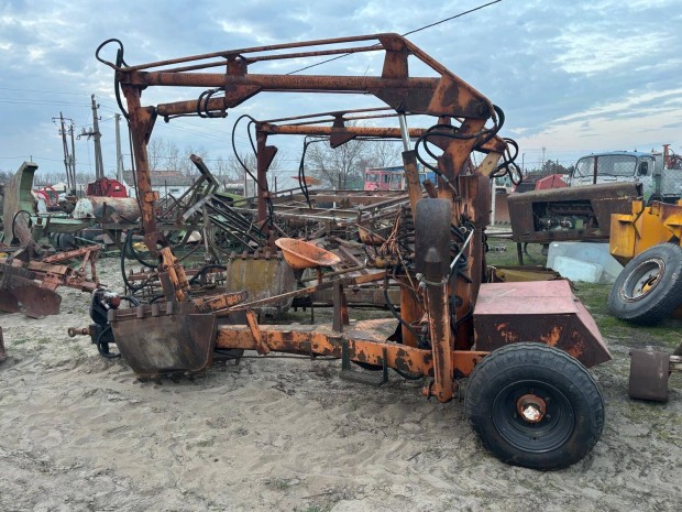 2db Unhz 500 vontatott rakod�