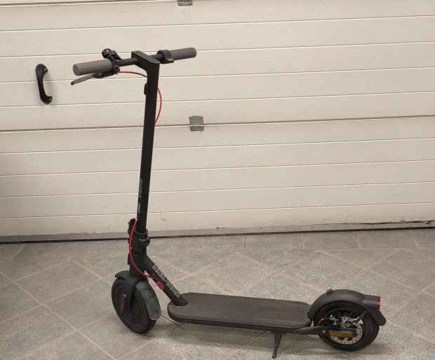2db garancilis Xiaomi Electric Scooter 4 Elad!