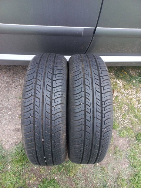 2db újszerű 175/65 R14 nyári gumi