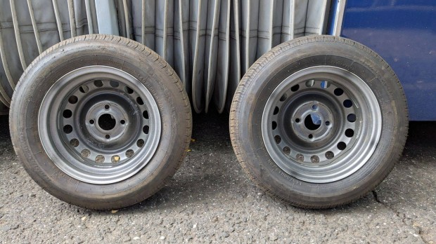 2db utnfut kerk 145/80 R13 79N