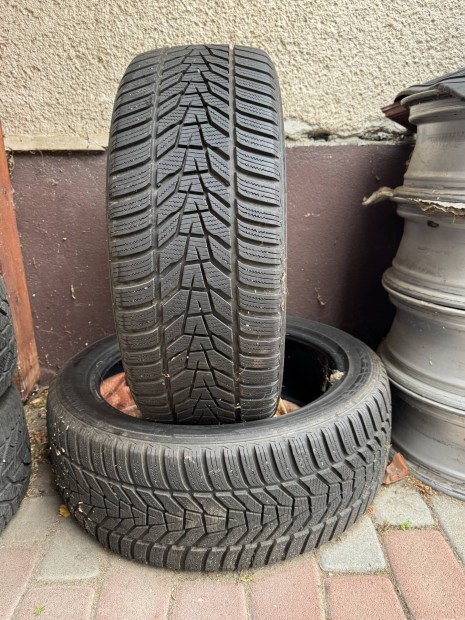 2dbhankook winter i'cept evo 3 235/45r19 dot:1722 7,5mm