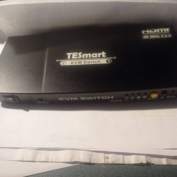 2x1 HDMI KVM kapcsoló Tesmart, 4K 60Hz, USB 2.0, távirányító mellékelv