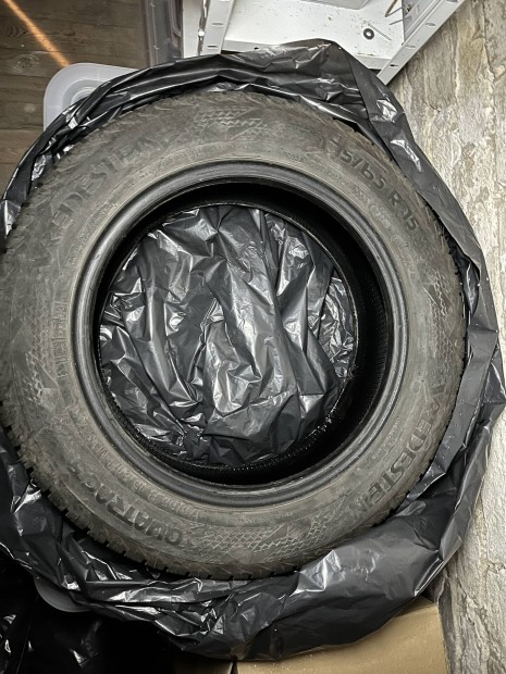 2x2 db 175/65 R15 autógumi felni nélkül eladó