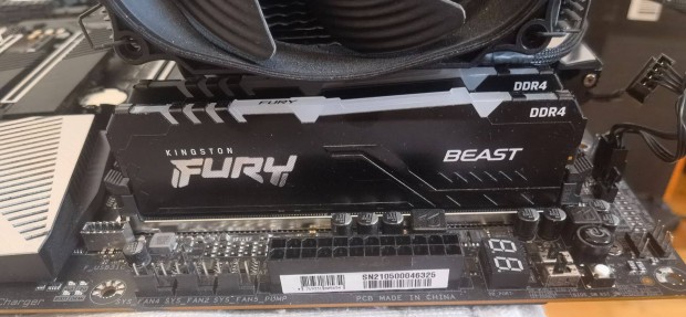 2x32GB azaz 64GB DDR4 3600Mhz Kingston Fury Beast RGB memria elad!