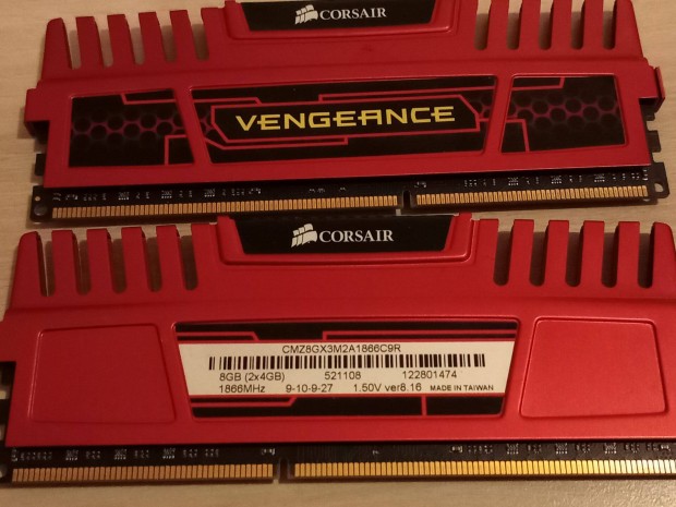 2x4GB 1866MHz + 2x4GB 2133MHz (DDR3)