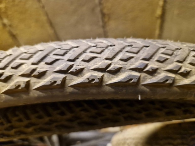 2x Giant Crosscut 700x42c flat guard anti puncture