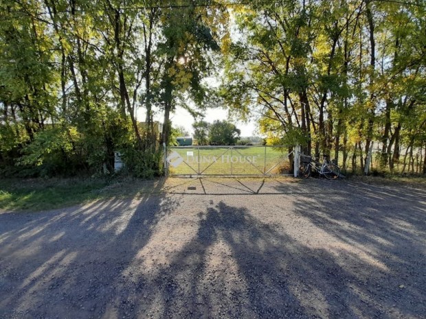 3000 nm-es telek elad� B�k�scsaba