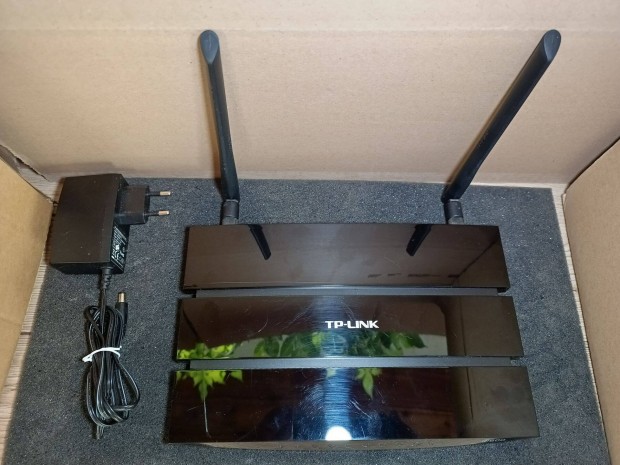300 Mbit/sec N600 Vezeték nélküli Router TL-WDR3600