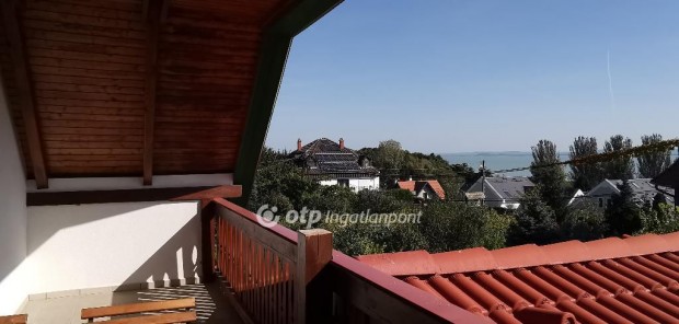 300 nm-es h�z elad� Badacsonytomaj