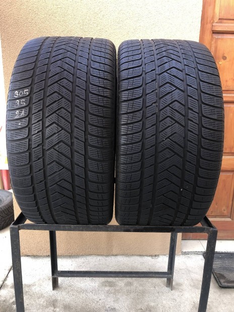 305/35R21 109v Pirelli Scorpion Winter .