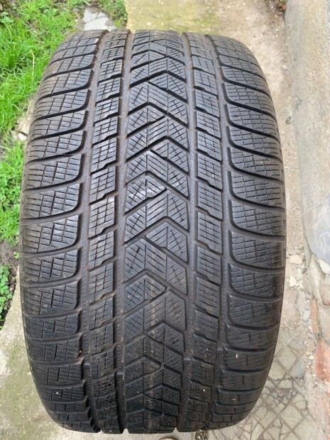 305 35 21 pirelli téli gumi nagy mintával