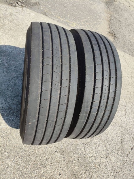 305/70 R19.5 használt kormányzott teherautógumik Dunlop