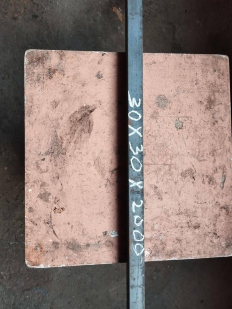 30*30*2000-es tengely elad!