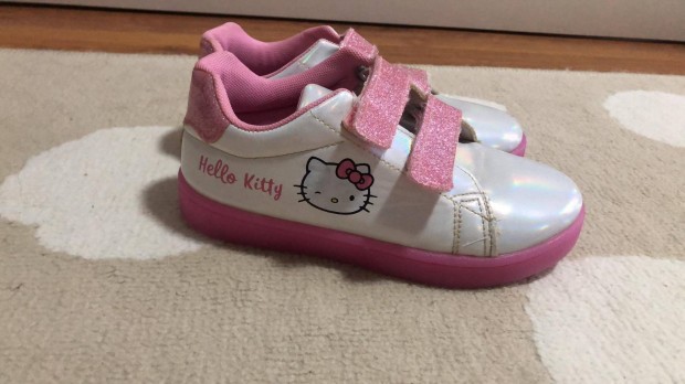 30-as Hello Kitty cip jszer