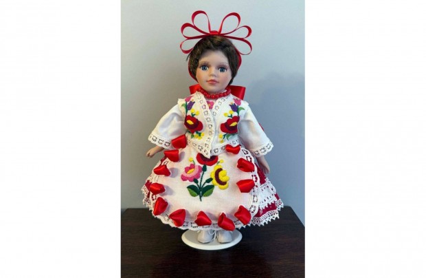 30 cm "Új" kalocsai népviseletes porcelán baba eladó