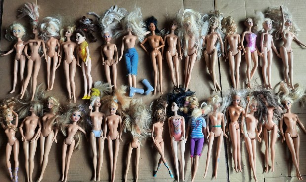 30 darab Mattel, Hasbro stb Barbie baba elad 