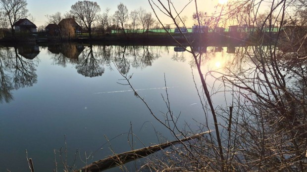 30 m�ter saj�t v�zpart!