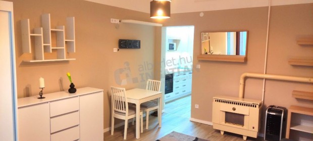 30 nm-es 1 szob�s lak�s kiad� a Mur�nyi utc�ban