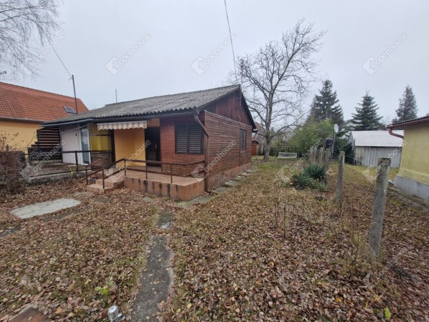 30 nm-es h�z elad� Balatonkereszt�r