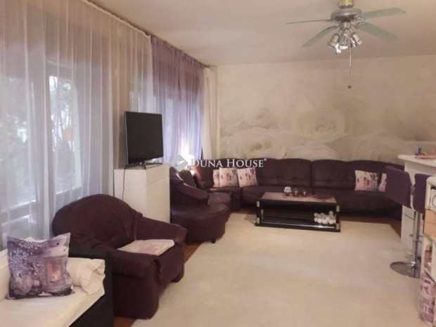 310 nm-es h�z elad� Balatonf�ldv�r