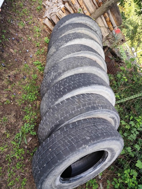 315/80R22.5 teherautó abroncs eladó.